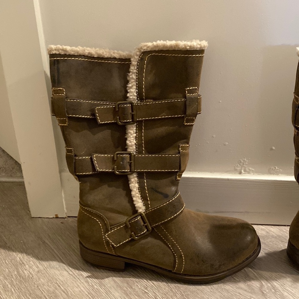 Crown Vintage Sherpa boots.